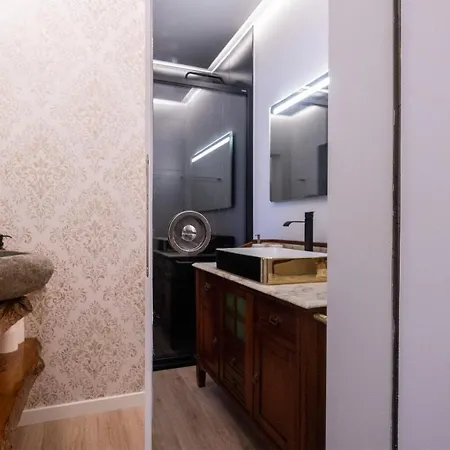 Hospitality Is An Art - Center Πόντα Ντελγκάντα