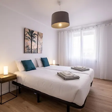 Hospitality Is An Art - Center Πόντα Ντελγκάντα