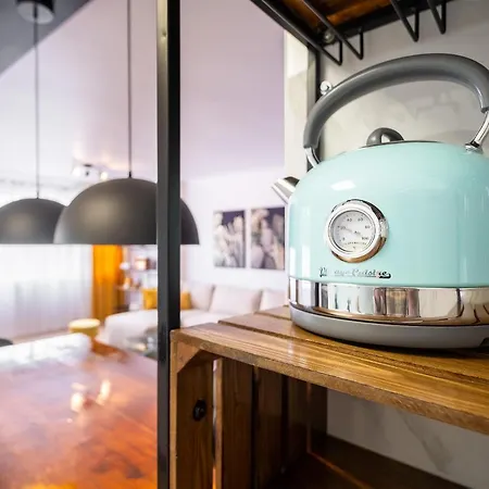 Hospitality Is An Art - Center Apartment *
